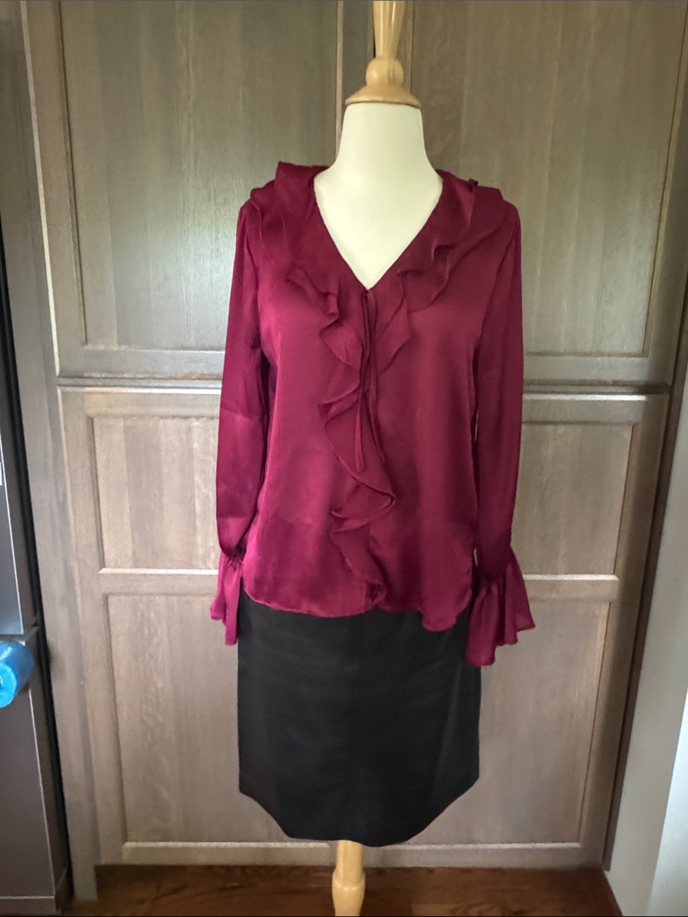Vince Comuto- Ruffled V-Neck Bell-Sleeve Top - Picture 3 of 9
